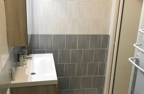 Faubourg Apartment | Coeur Nimes cosy label3* clim près Arenes & gare 2/6 pers patio wifi