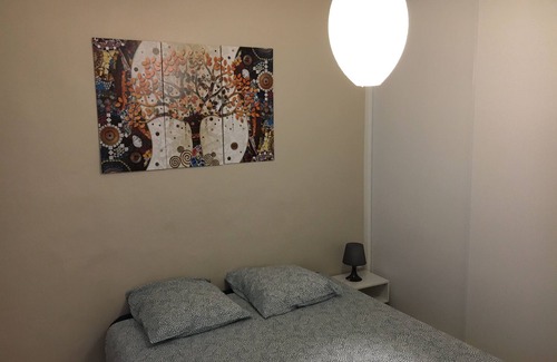 Faubourg Apartment | Coeur Nimes cosy label3* clim près Arenes & gare 2/6 pers patio wifi