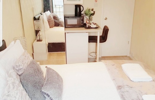 Ponders End Bed & Breakfast | Cogie 55