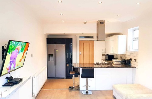 Ponders End Bed & Breakfast | Cogie Abode