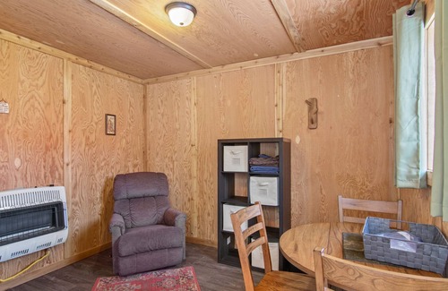 Sterling Cabin | Coho Cabin - Queen + Bunk Bed | A Cozy Woodland Setting