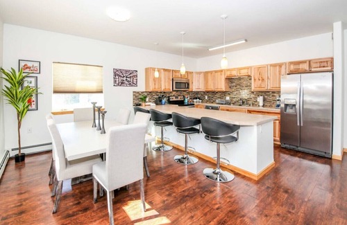 Fairbanks House | *Coho House* 2BR Open Concept - Centrally Located