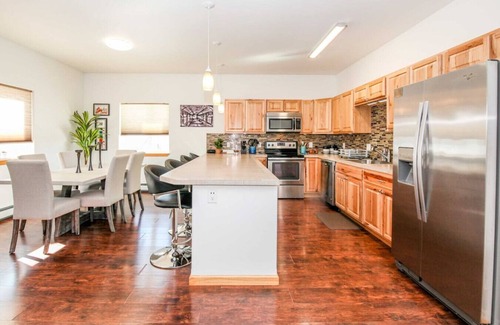 Fairbanks House | *Coho House* 2BR Open Concept - Centrally Located