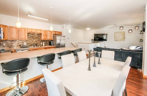 Fairbanks House | *Coho House* 2BR Open Concept - Centrally Located