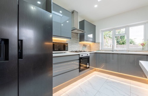 Grangetown House | Cohost Partners 6-Bed Home Perfect for Groups