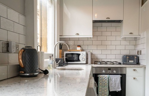 Bath City Centre Apartment | Cohost Partners Classy 1BR in the Heart of Bath
