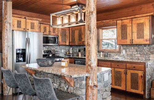 Blue Ridge Cabin | Cohutta Sunrise -Miles of mountain views and cozy homey décor!