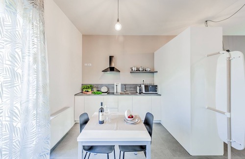 Barolo Apartment | COLBERT HOUSE BAROLO, UNIT 2