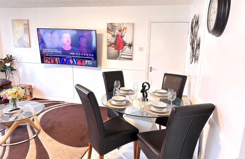 Colchester Apartment | Colchester City Luxury With Free Parking and 5 G WIFI
