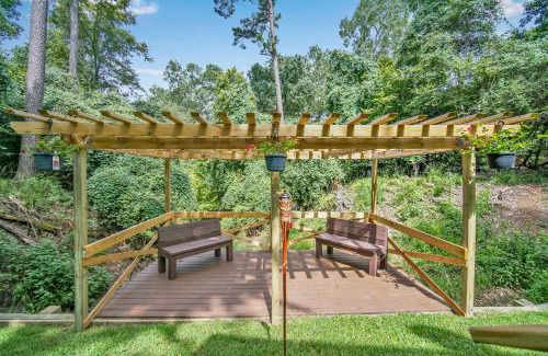 Cape Royale House | Coldspring Cottage Less Than 1 Mi to Lake Livingston!