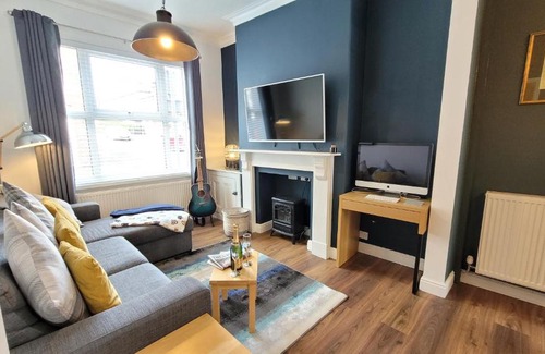 York House | Colenso St - 2 bed house by Bishy Road & River