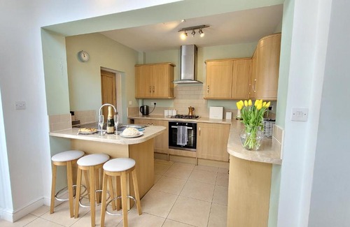 York House | Colenso St - 2 bed house by Bishy Road & River
