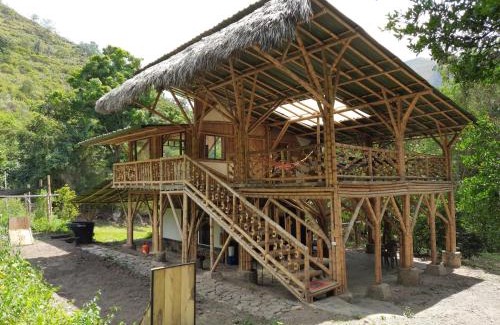Villagomez House | Colibamboo Ecolodge Biocasa artesanal rodeada de naturaleza con jaccuzi y mucho más
