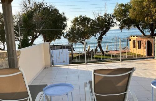 Nopigia Villa | Colibri seafront villa with pool