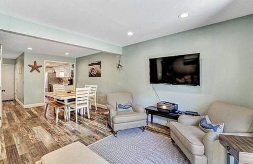 Hilton Head House | Coligny Villa 2 bd 2 & one half bath with pool-walk to beach 13CV