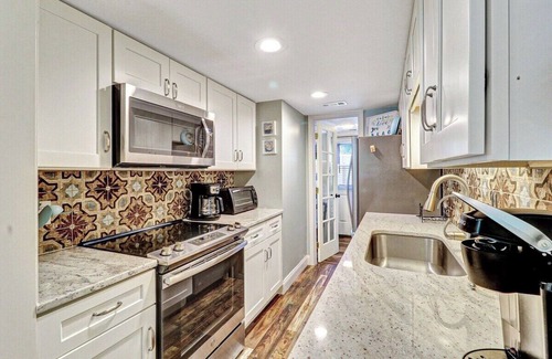 Hilton Head House | Coligny Villa 2 bd 2 & one half bath with pool-walk to beach 13CV
