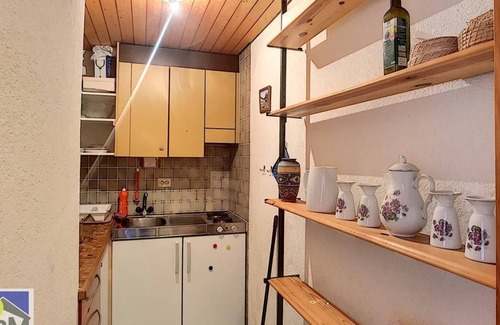 Leysin Apartment | Colina 100 Large studio (47m2) for 2 adults, well located close to the skilift and to 5 walking minu