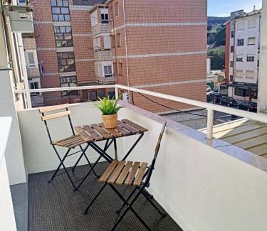 Colindres Apartment | Colindres centro, ideal familias, estancias profesores y teletrabajo