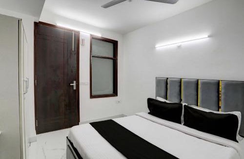 New Delhi Hotel | Collection O 24/7 Hotel