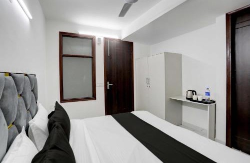 New Delhi Hotel | Collection O 24/7 Hotel
