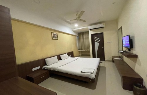 Indore Hotel | Collection O 84499 Hotel Nakshatra Inn