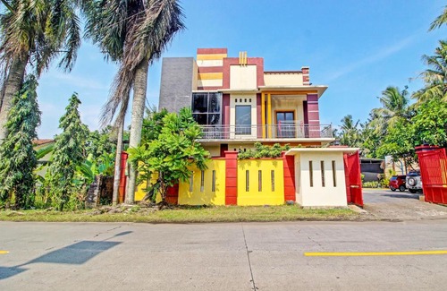 Cilacap Hotel | Collection O 91666 Meyli Guesthouse