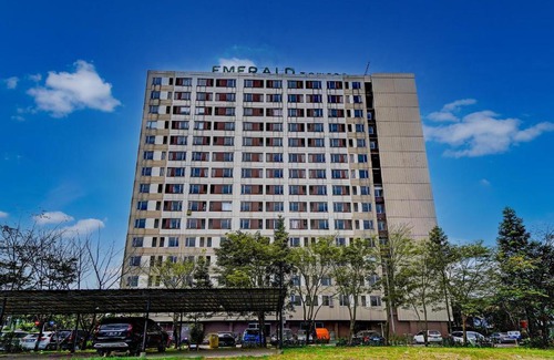 Bandung Hotel | Collection O 92643 Emerald Apartement By Tahha Hospitality
