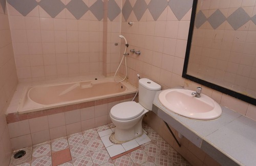 Chinatown Hotel | Collection O 92739 Hotel Pintu Besar