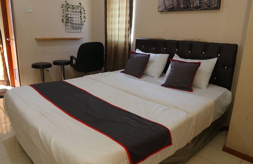 Tangerang Hotel | Collection O 93142 Lion Rooms