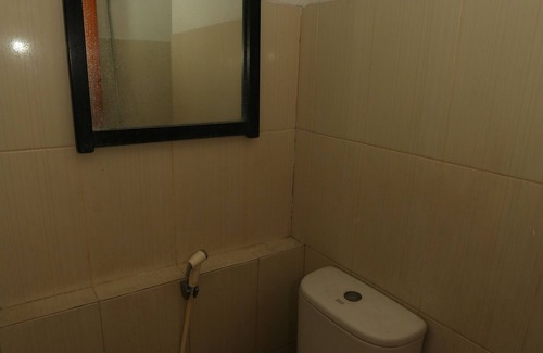 Tangerang Hotel | Collection O 93142 Lion Rooms
