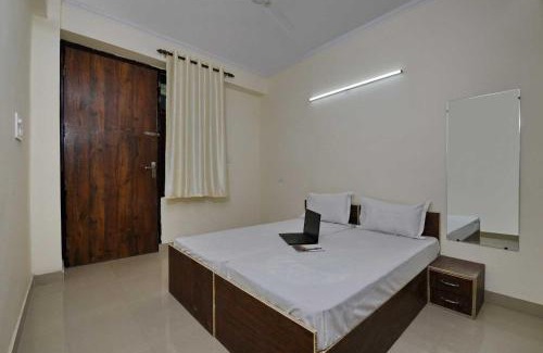 Udyog Vihar Hotel | Collection O Cybercity Metro Station Gurugram