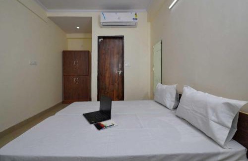 Udyog Vihar Hotel | Collection O Cybercity Metro Station Gurugram