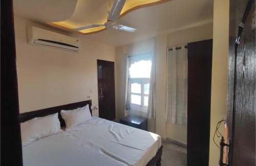 Lake Swaroop Sagar Hotel | Collection O Girwa Udaipur