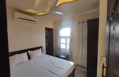 Lake Swaroop Sagar Hotel | Collection O Girwa Udaipur