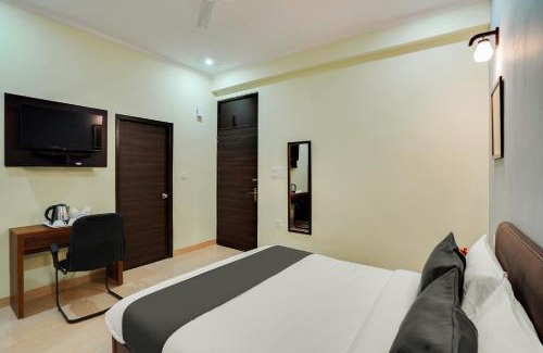 Sector 70 Hotel | Collection O Hotel Villa Vista