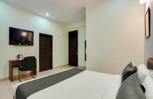 Sector 70 Hotel | Collection O Hotel Villa Vista