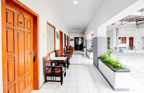 Banjarsari Hotel | Collection O Jalan Slamet Riyadi Near Kampung Batik Kauman Formerly Hotel Grand Kota