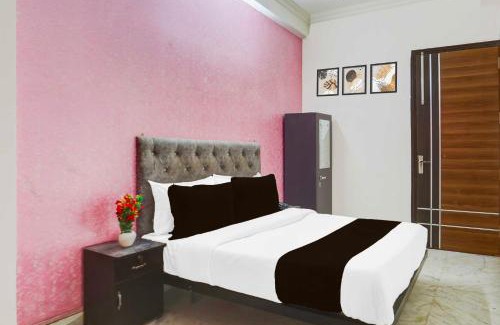 Delhi Hotel | Collection O Johri Enclave Metro Station Second Home