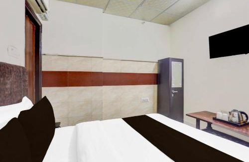 Delhi Hotel | Collection O Johri Enclave Metro Station Second Home