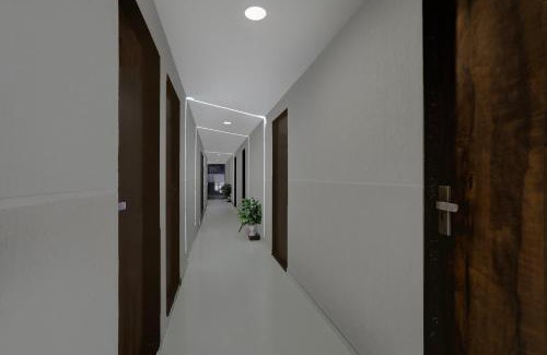 Surat Hotel | Collection O Palampur Surat Formerly Hotel Royal Paradise