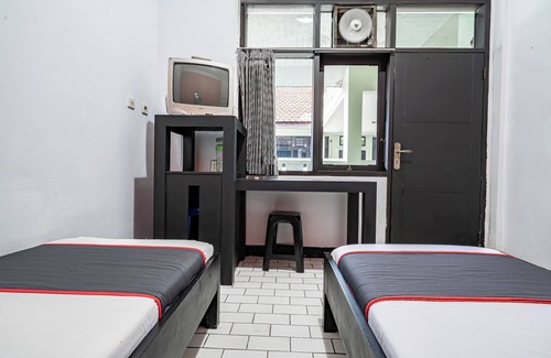 Tasikmalaya Hotel | Collection O Tasikmalaya Near Stadium Wiradadaha Formerly Hotel Abadi