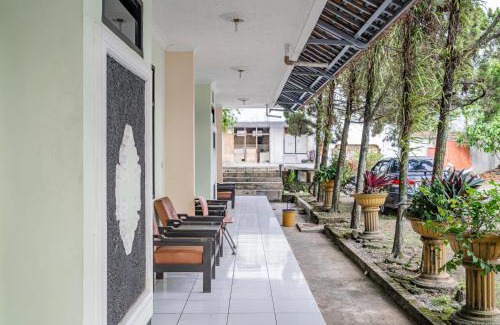 Tasikmalaya Hotel | Collection O Tasikmalaya Near Stadium Wiradadaha Formerly Hotel Abadi