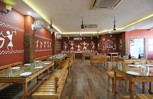 Gwalior Hotel | Collection O The Golden Village Nehru Park