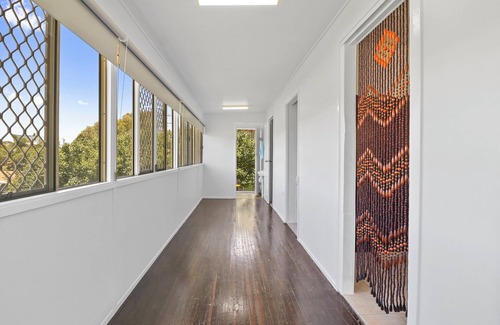 Emu Park House | Colleen's Beach Shack - Your Perfect Beachside Retreat!