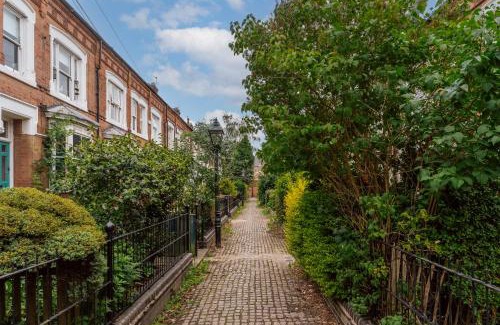 Thorpe Satchville Apartment | College Avenue Stay