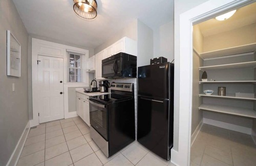 Norfolk Apartment | Colley Manor - Mason Suite