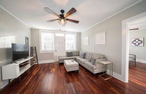 Norfolk Apartment | Colley Manor - Mason Suite