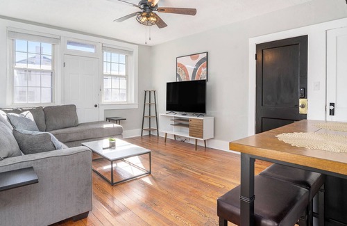 Ghent Apartment | Colley Manor - Piedmont Suite