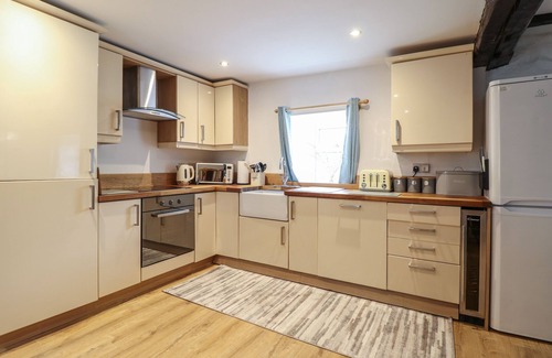 Machynlleth House | COLLFRYN, pet friendly, character holiday cottage in Mallwyd