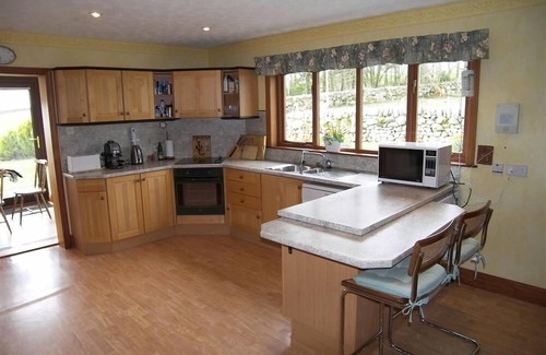 Auchencairn Cottage | Collin Hill House - a house that sleeps 4 guests in 2 bedrooms